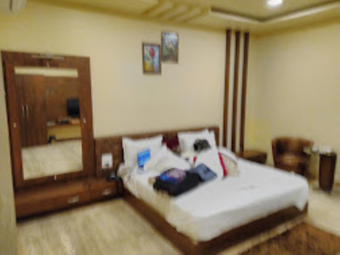Hotel Saroj Sagar  Bagian luar foto